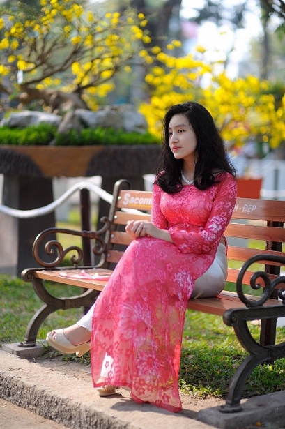 99er xinh dep am tron 4 hoc bong di my uc